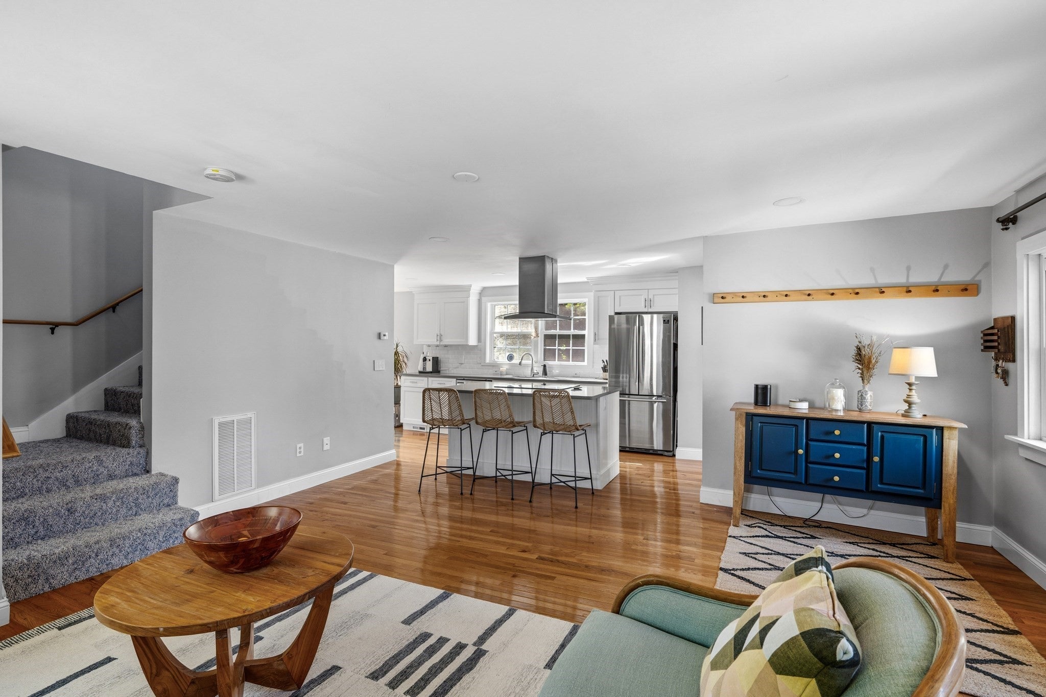 4 Lynwood AVE, Gloucester, MA Photo #6