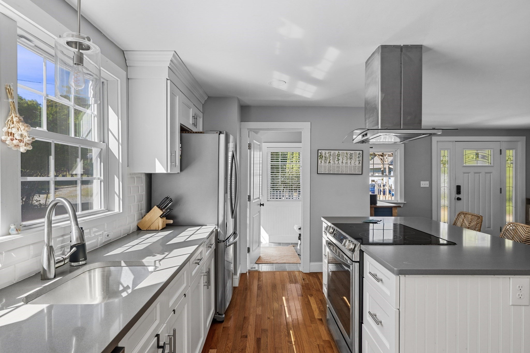 4 Lynwood AVE, Gloucester, MA Photo #9