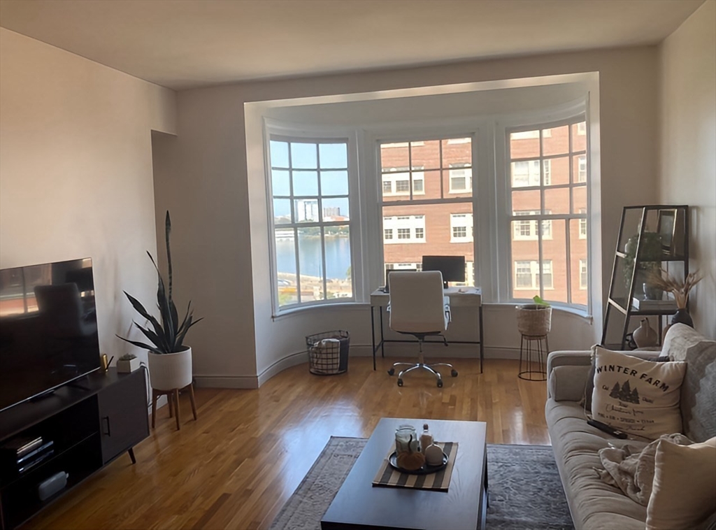 4 Charlesgate East 604