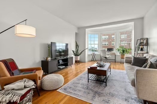 4 Charlesgate East 604