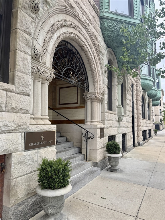 4 Charlesgate East 604