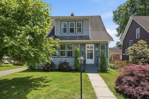 Photo of 24 Thomas Ave, Holyoke, MA 01040 (MLS # 73539097)