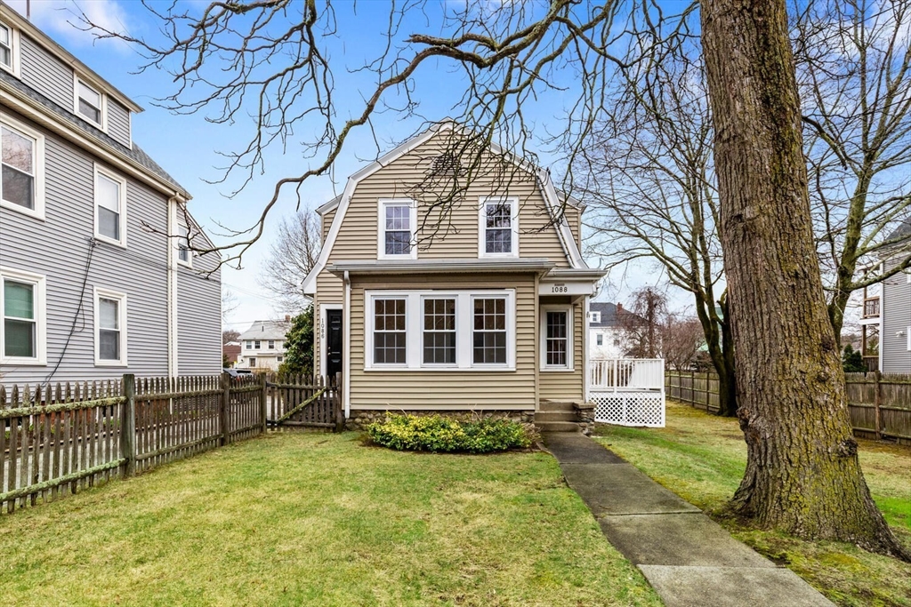 1086-1088 Main St