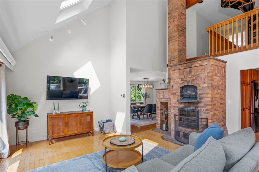 354 Center St