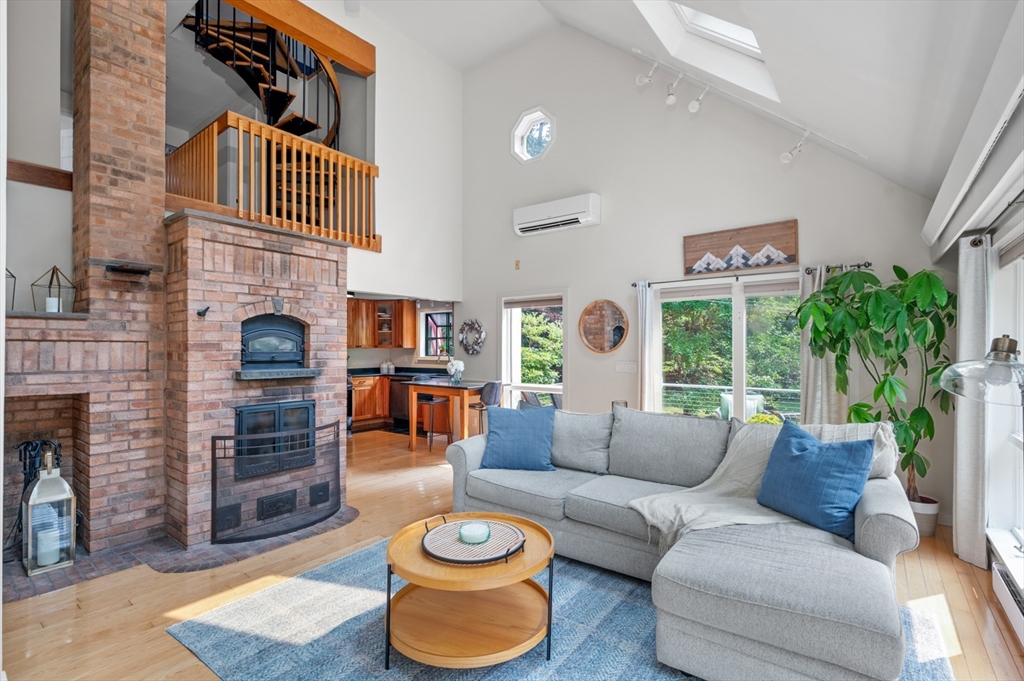 354 Center St