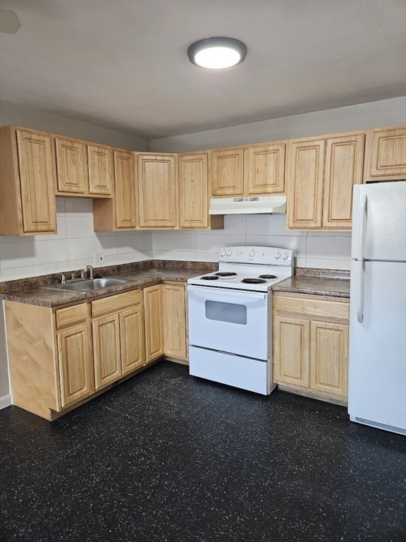 572 Cummins Highway 12