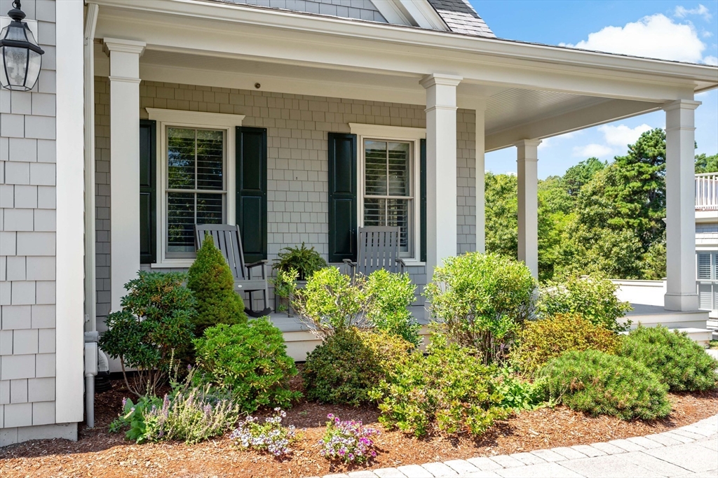 1090 Shore Road 4