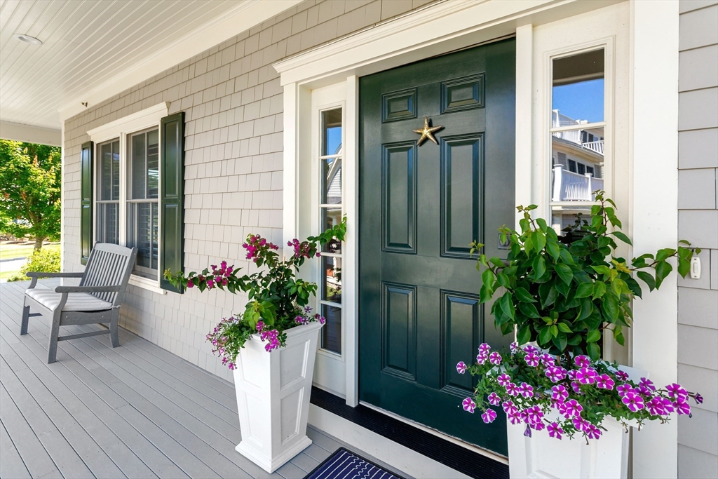 1090 Shore Road 4