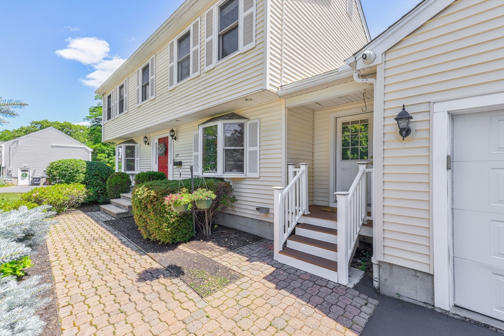 329 Pakachoag St