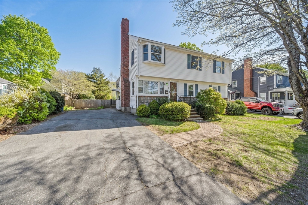 8 Lawson Ln
