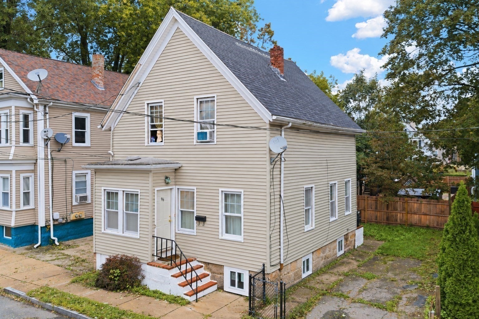 Photo of 96 Pierce St, New Bedford, MA