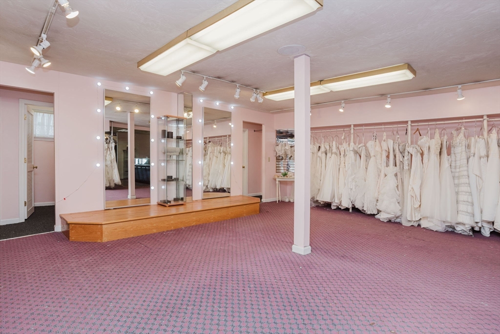 452 S Main St