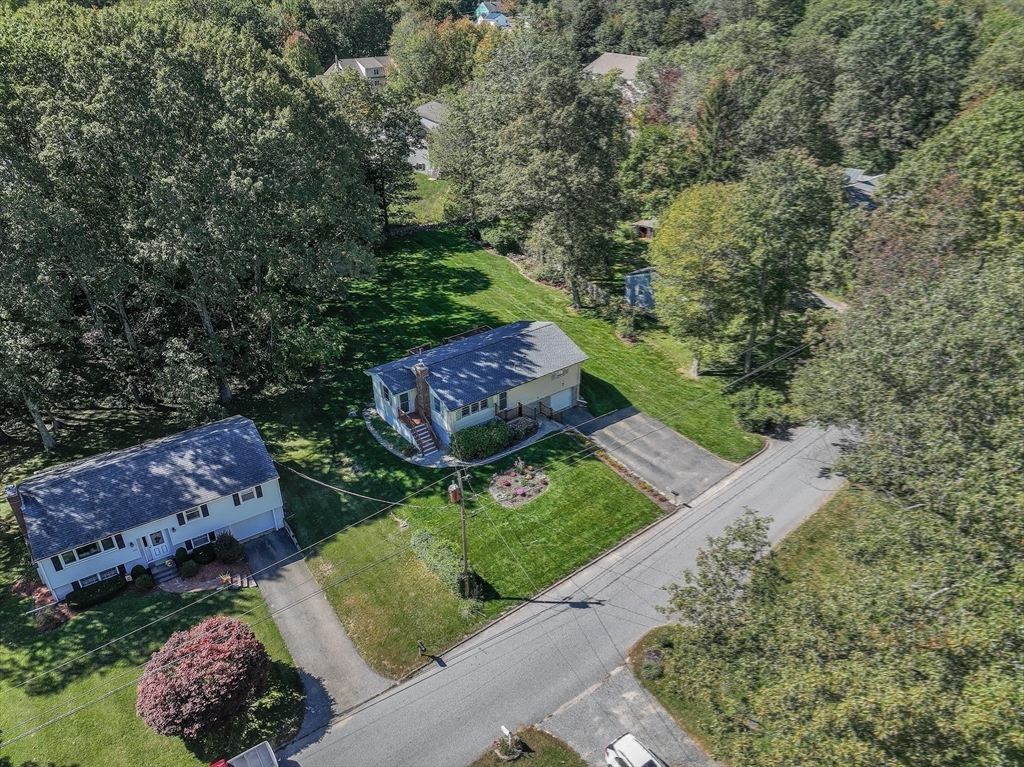 35 Laurelwood Rd