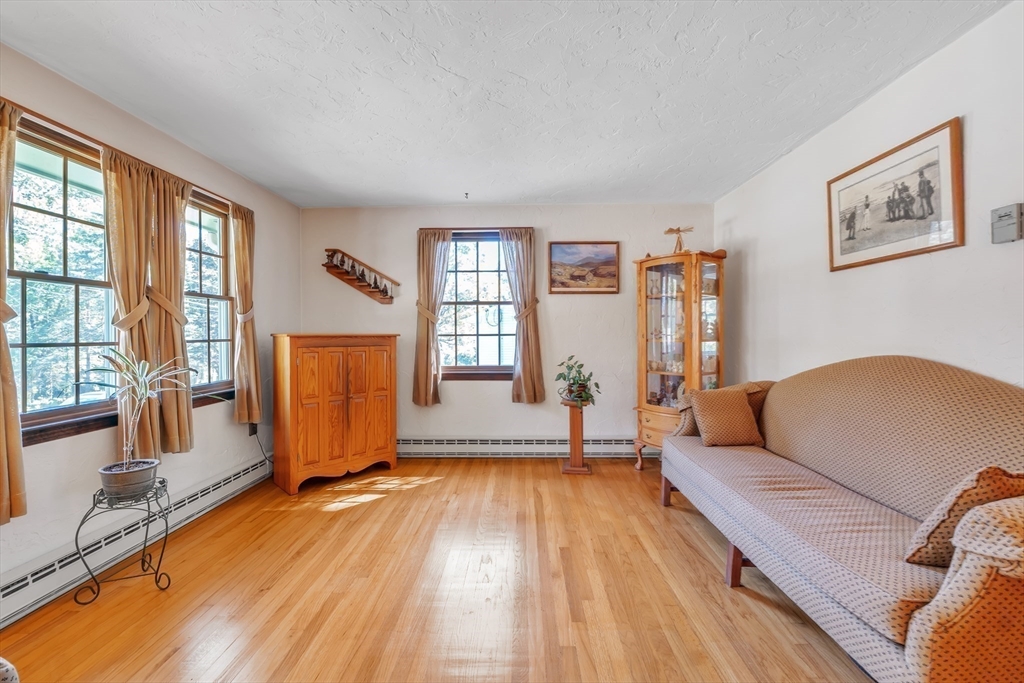 35 Laurelwood Rd