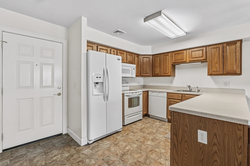26 Greenleaves Dr 602