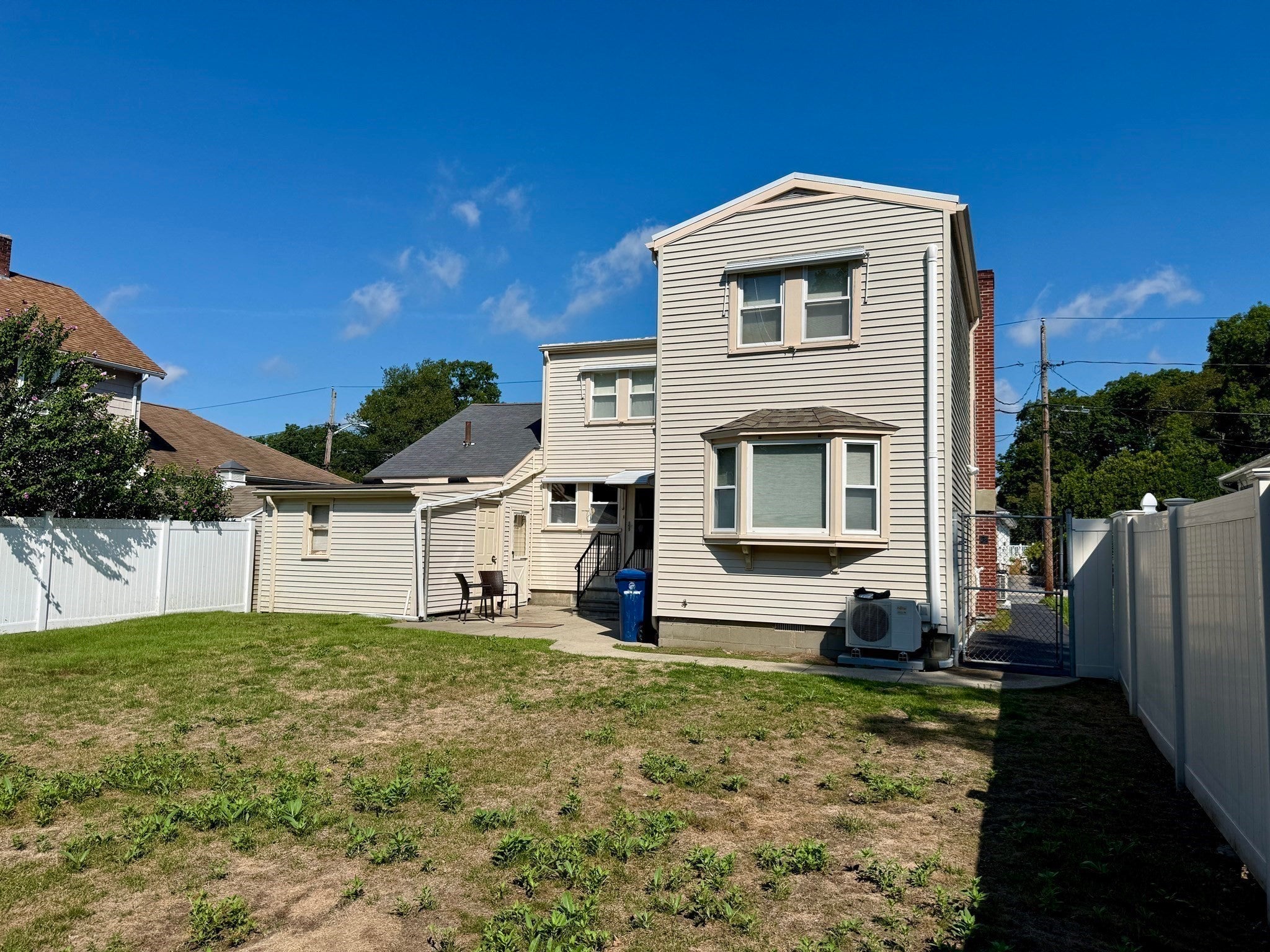 16 Pauline St, New Bedford, MA Photo #4