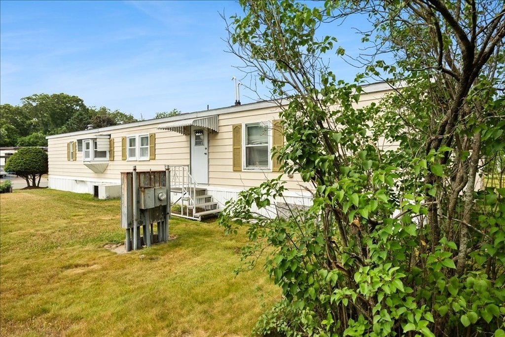 8 Thayer Dr