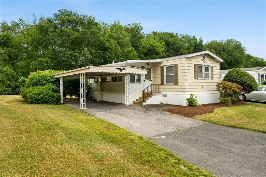 8 Thayer Dr