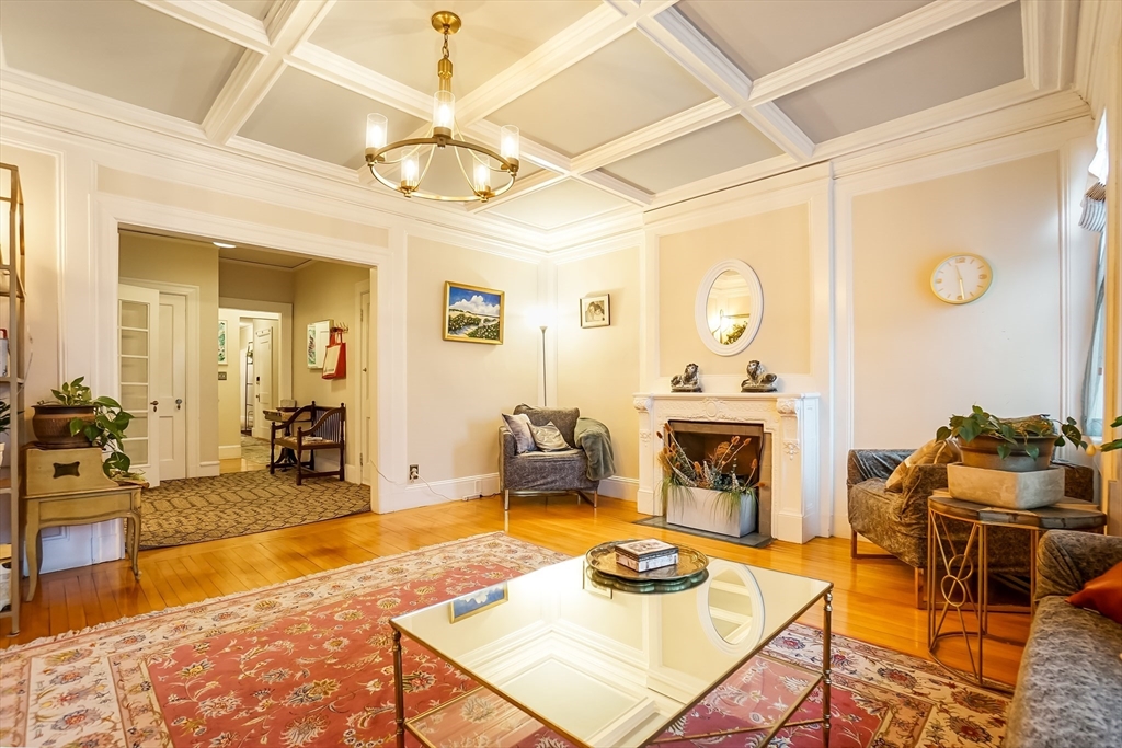 569 Franklin St 6