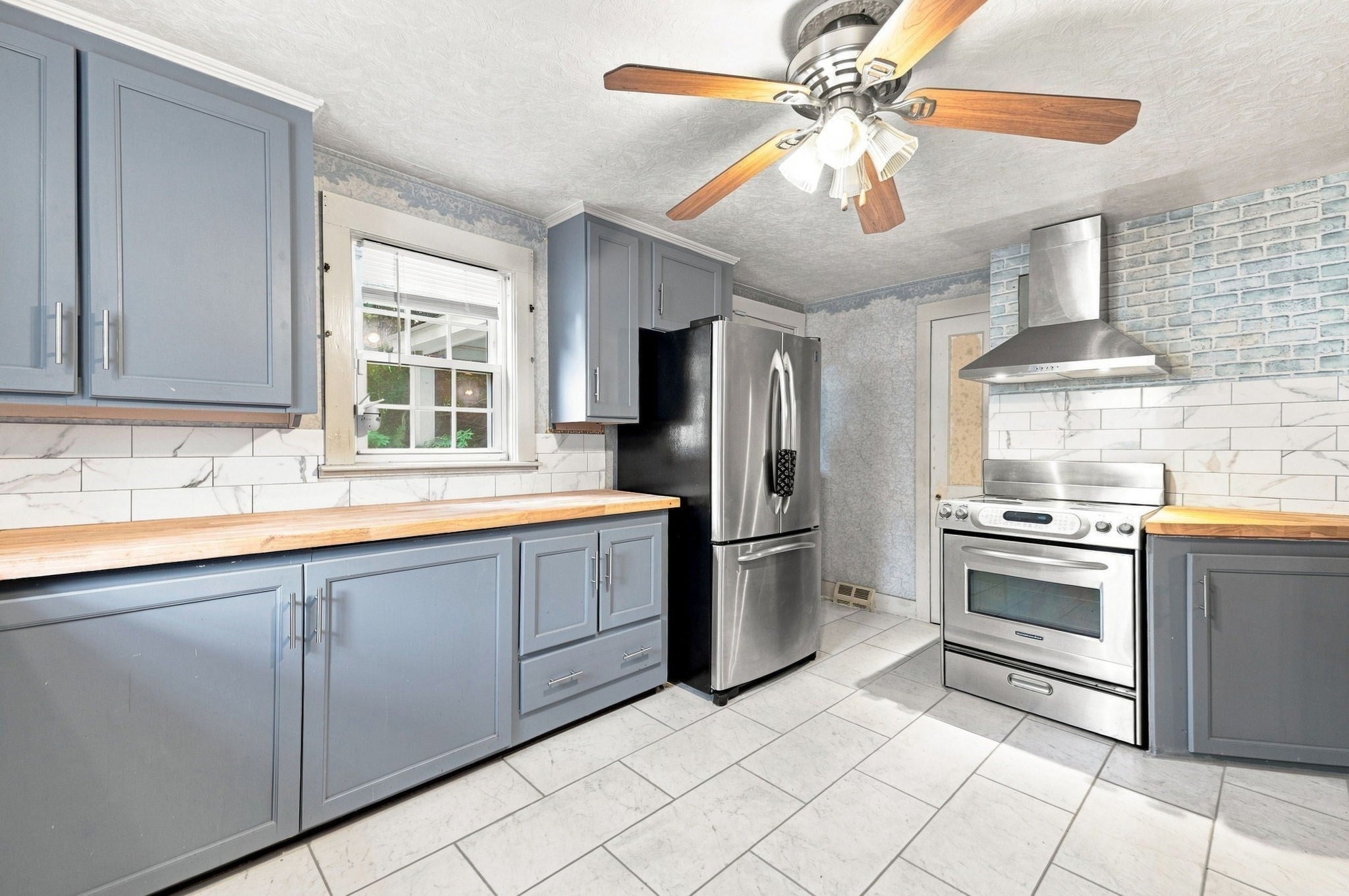 66 Charlton St, Oxford, MA Photo #9