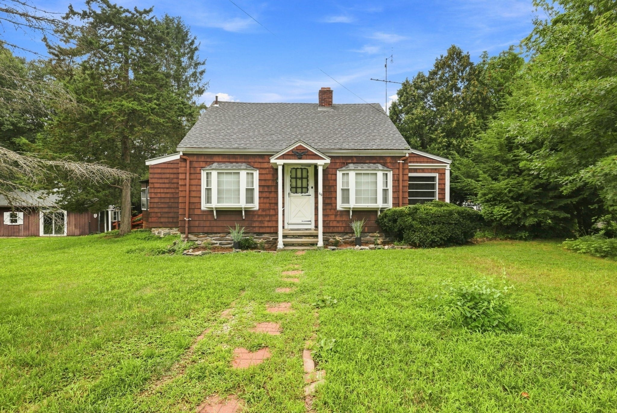 Photo of 66 Charlton St, Oxford, MA