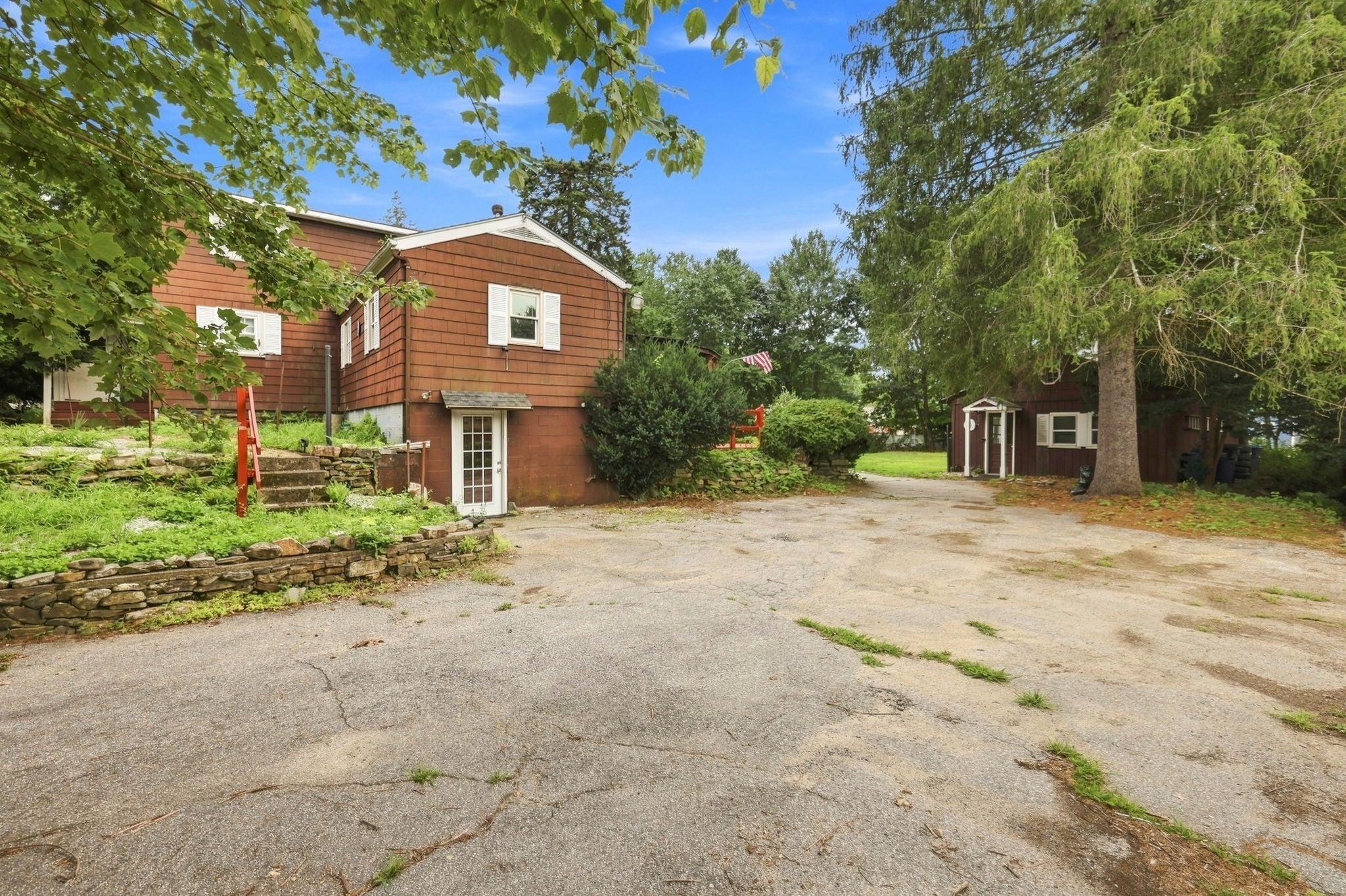 66 Charlton St, Oxford, MA Photo #3