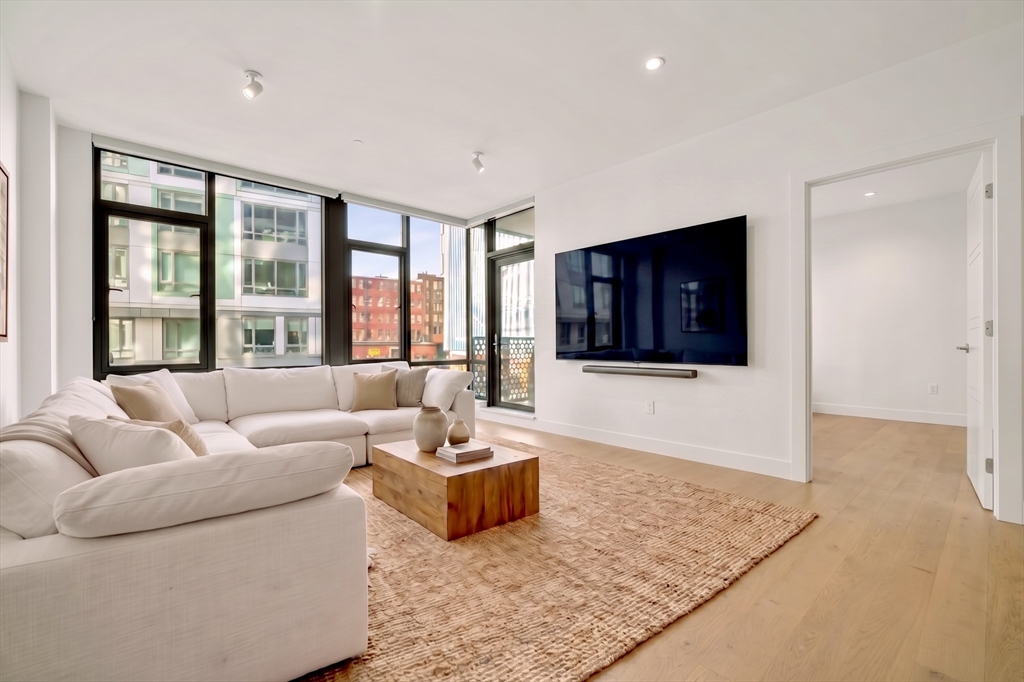 40 Traveler St 207