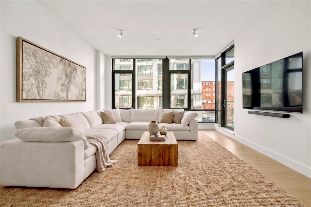 40 Traveler St 207