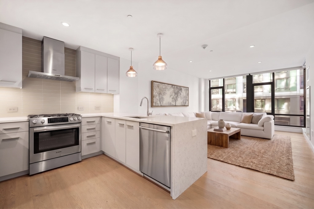 40 Traveler St 207