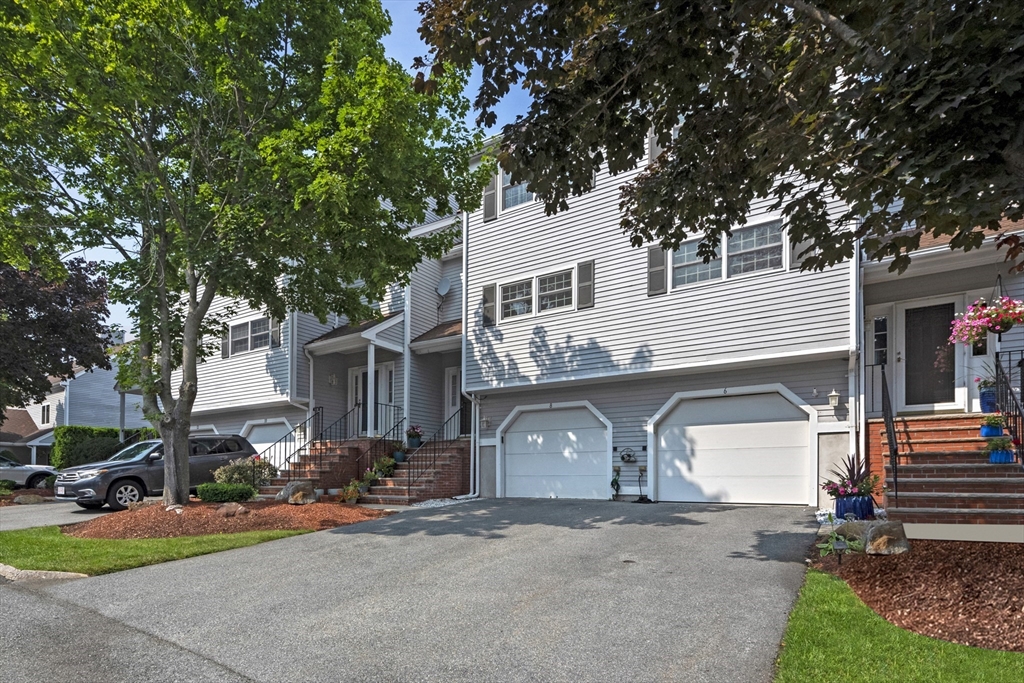 8 Carriage Hill Ln 8