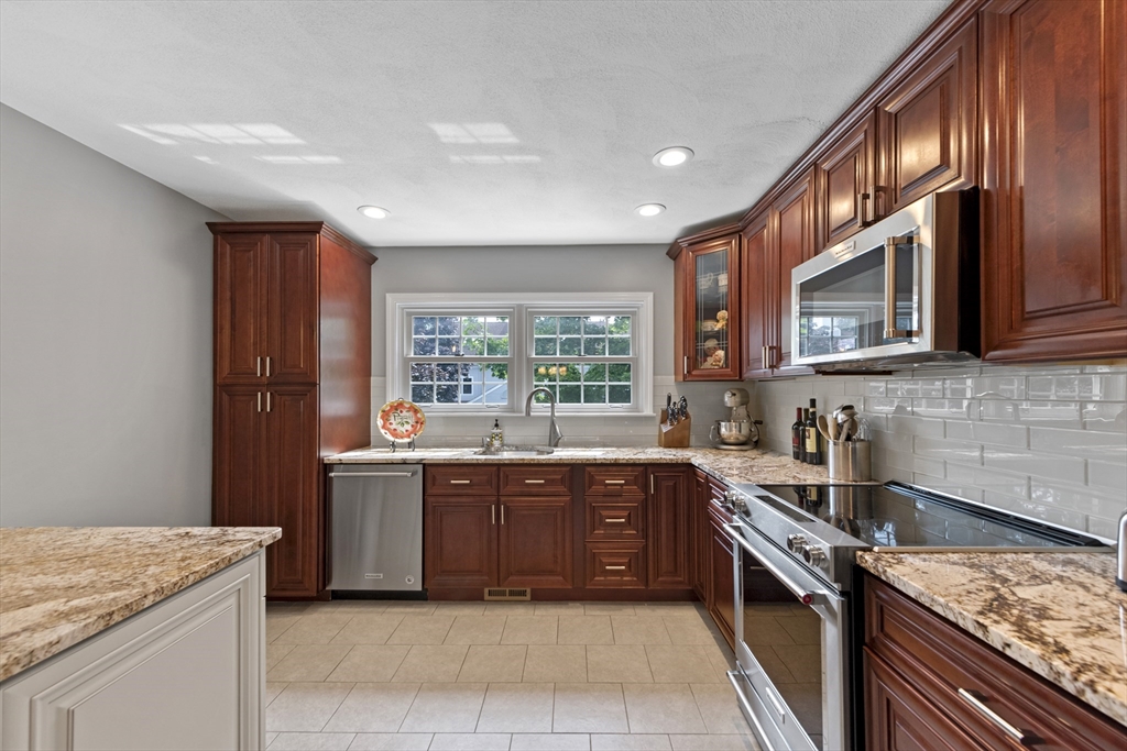 8 Carriage Hill Ln 8