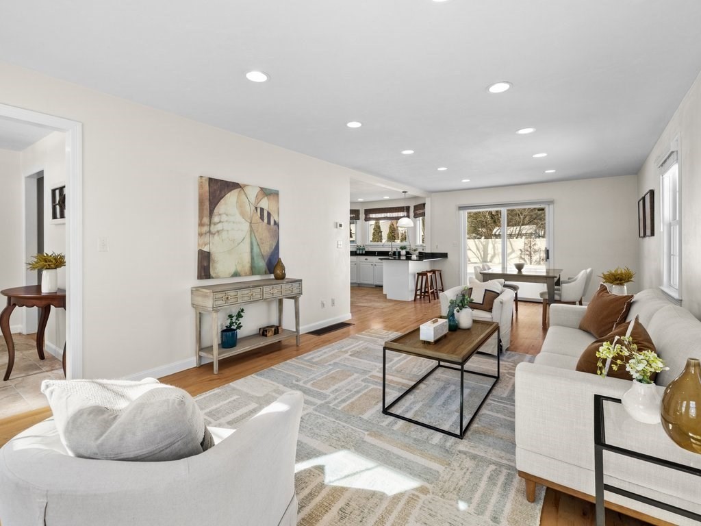 615 Saw Mill Brook Pkway