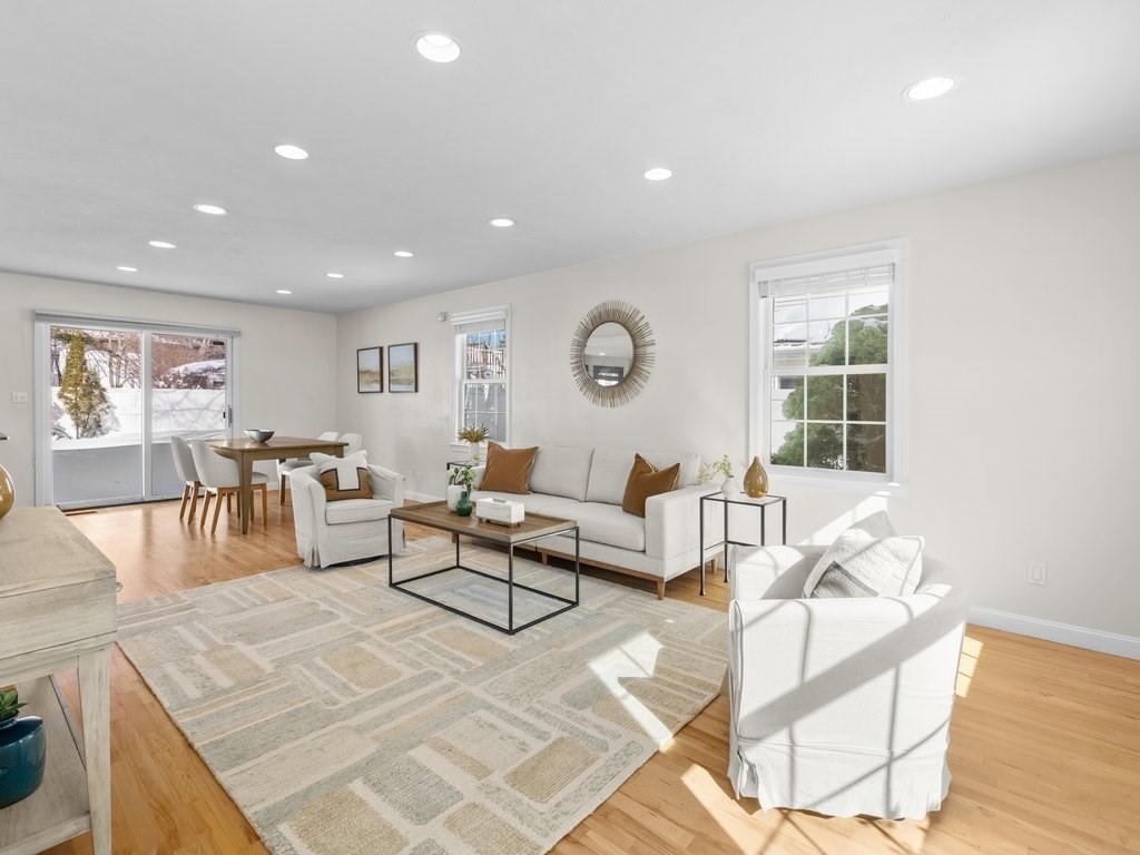 615 Saw Mill Brook Pkway