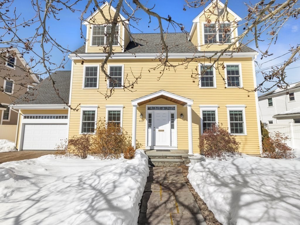 615 Saw Mill Brook Pkway