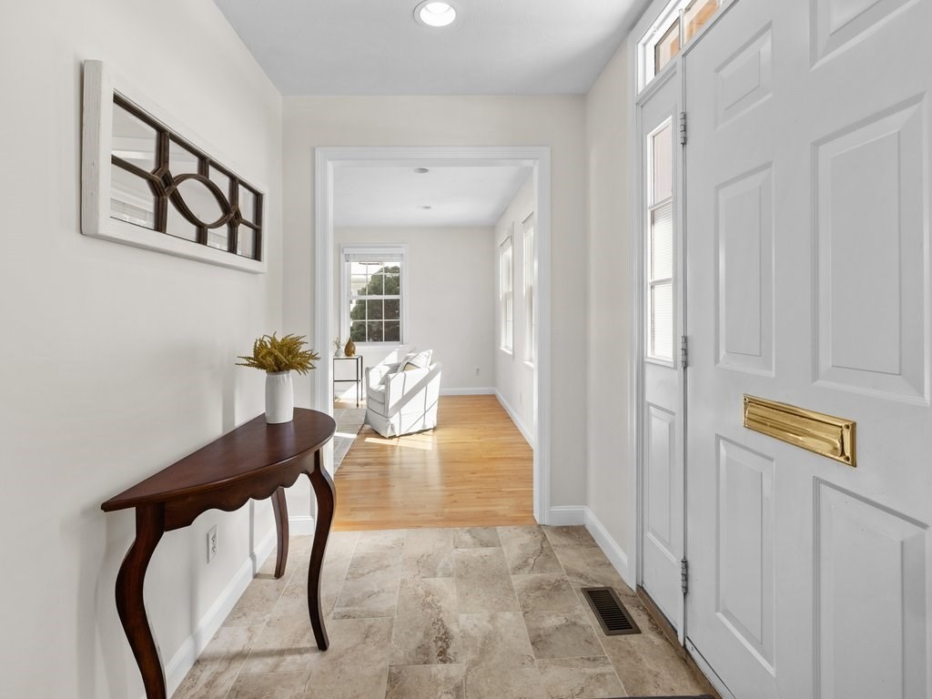 615 Saw Mill Brook Pkway