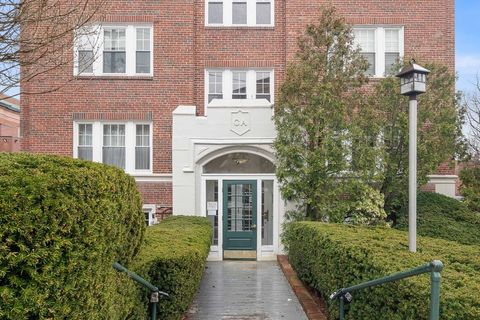 Photo of 21 Bradlee Rd #32, Medford, MA 02155 (MLS # 73497389)