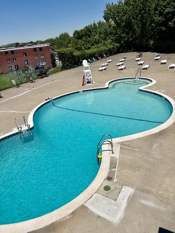 300 Governors Dr 21