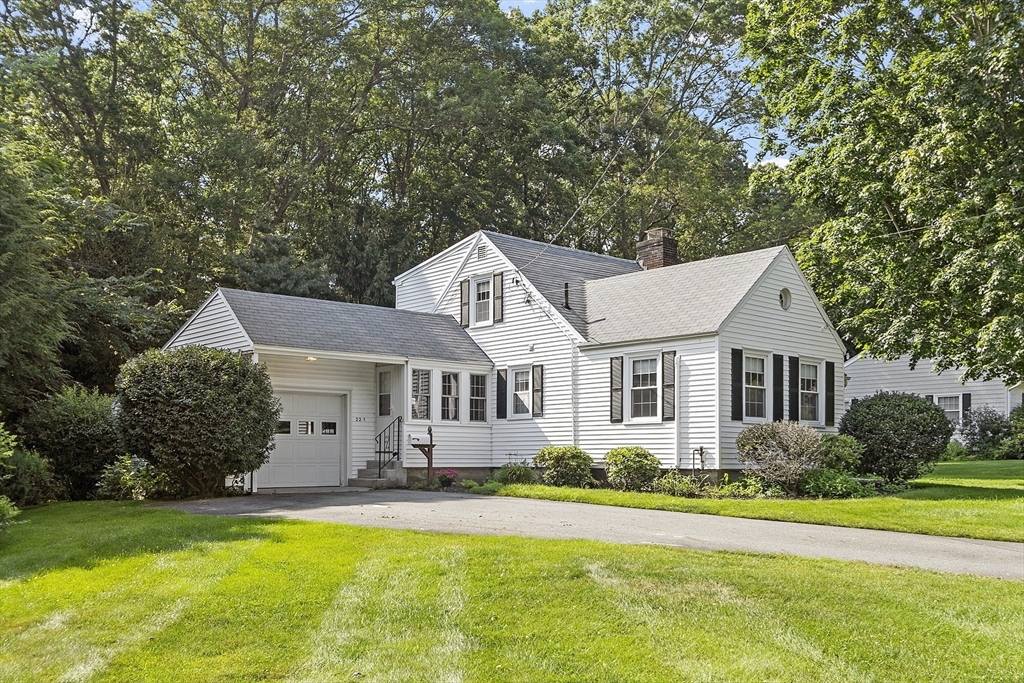22 Lincoln Circle West