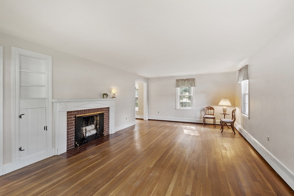 22 Lincoln Circle West