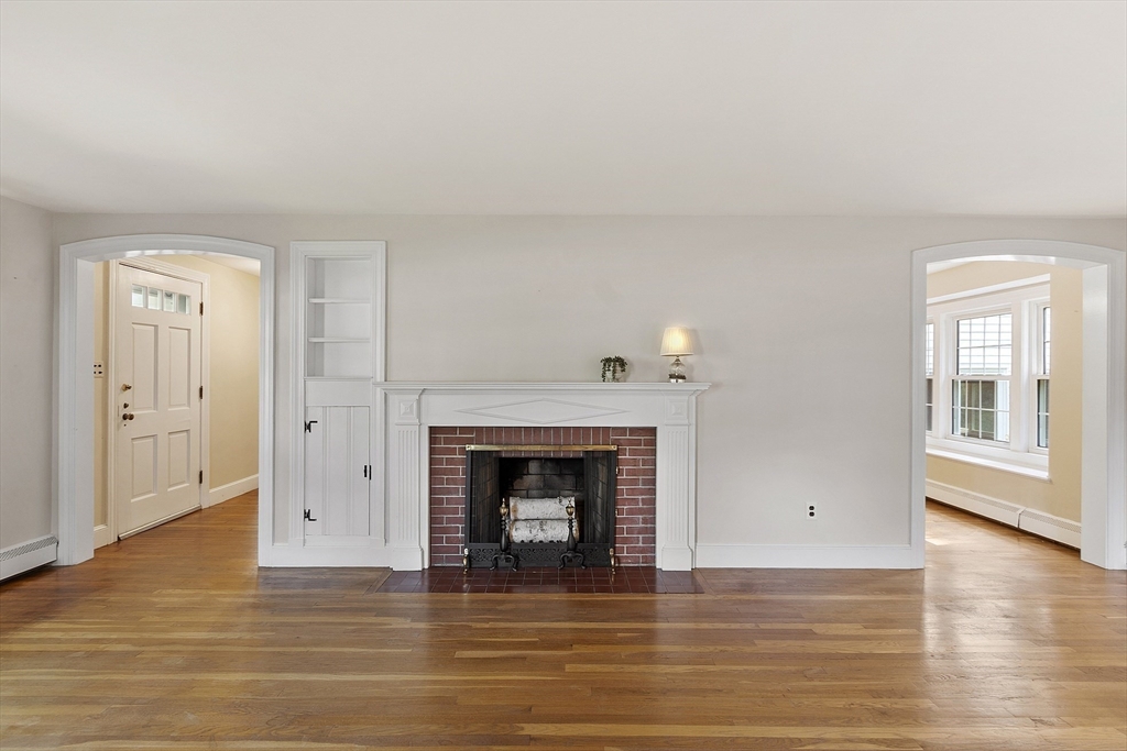 22 Lincoln Circle West
