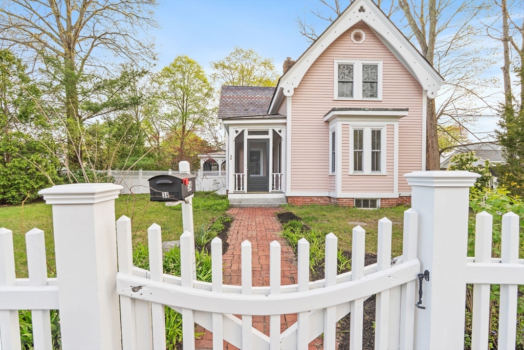 32 Thoreau Street 32