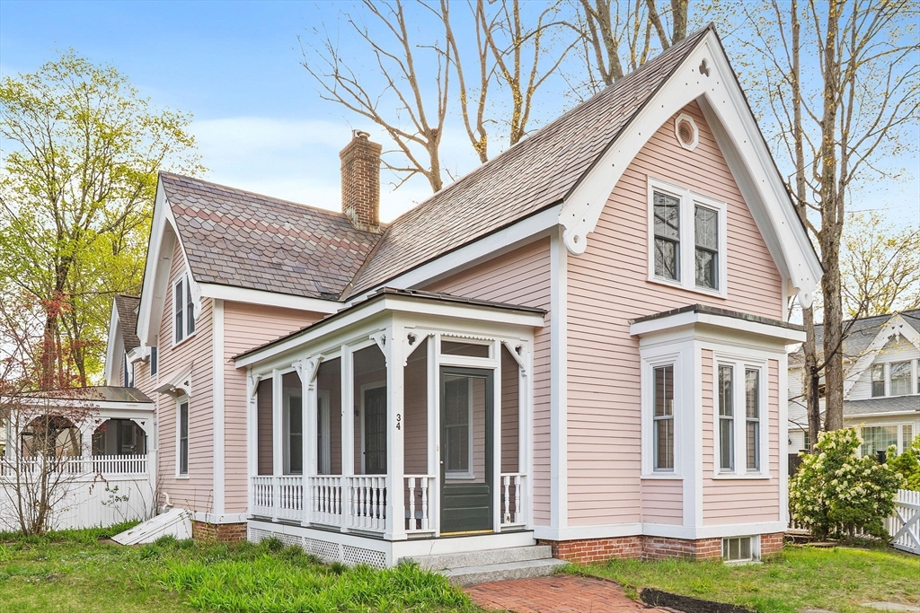 32 Thoreau Street 32