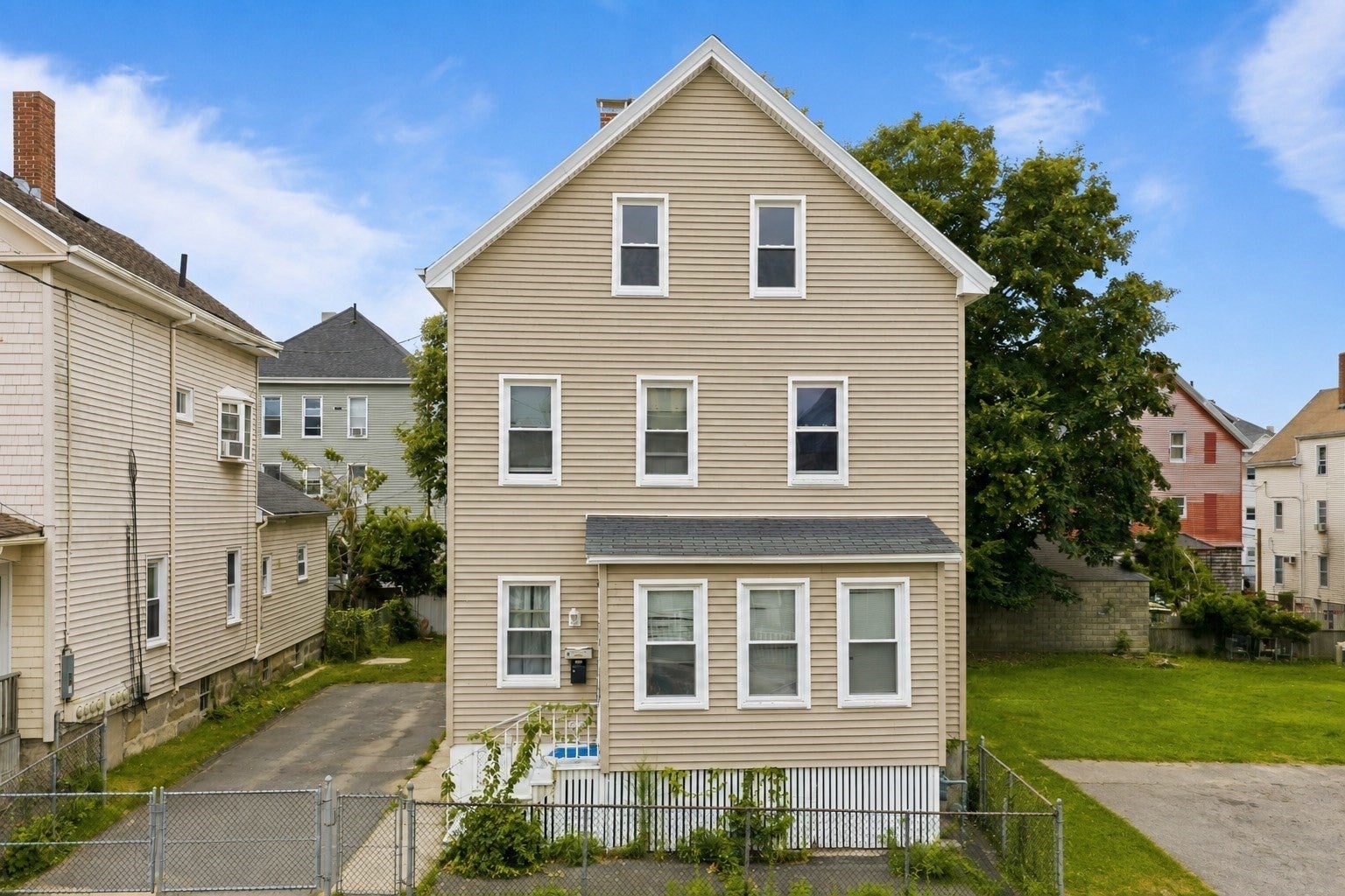 17 Salisbury St, New Bedford, MA Photo #1