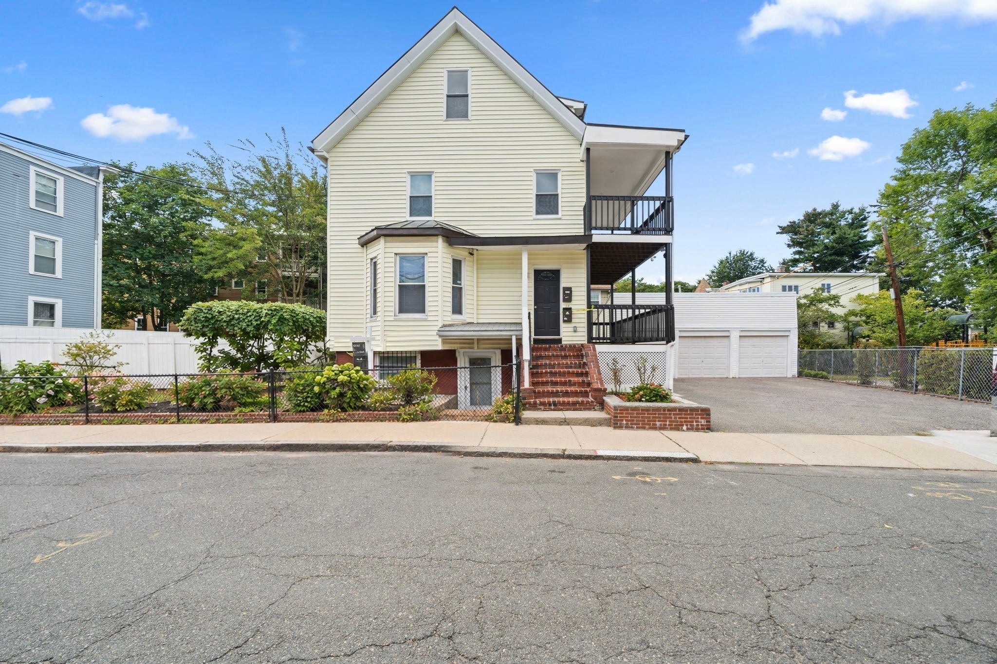 29 Hanson St