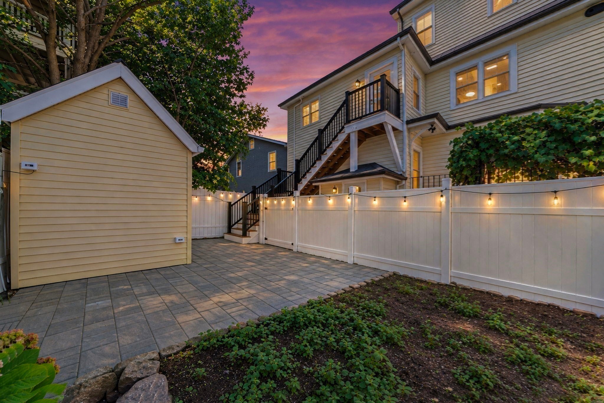 29 Hanson St
