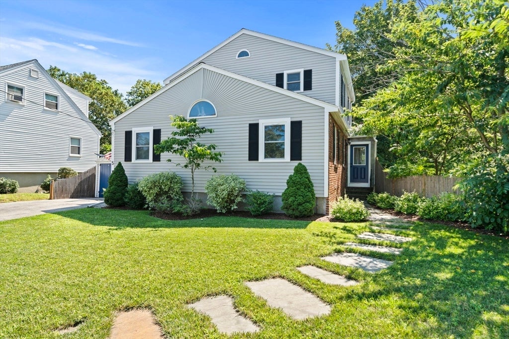 5 Macarthur Circle