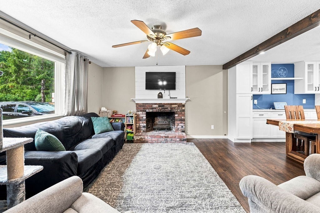 21 Great Meadow Dr, Carver MA 02330