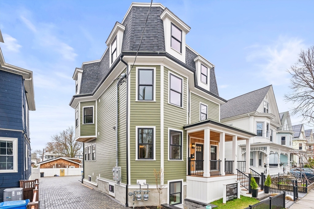 32 Bartlett Street 1