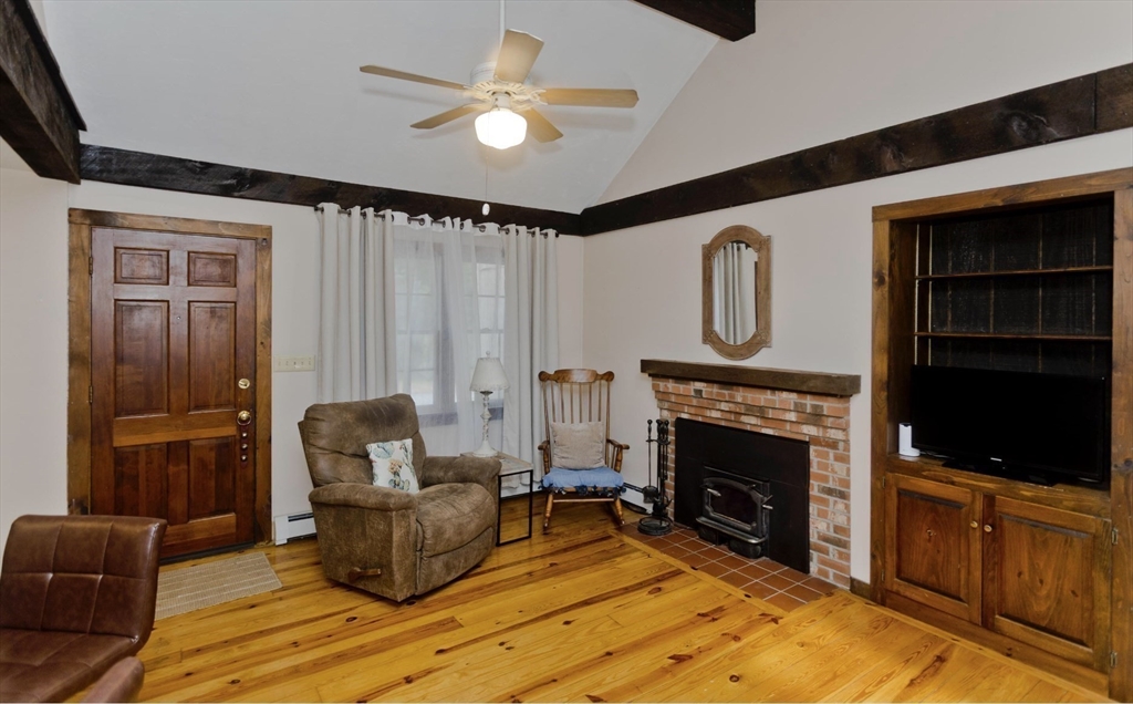 4 Caroline Cir