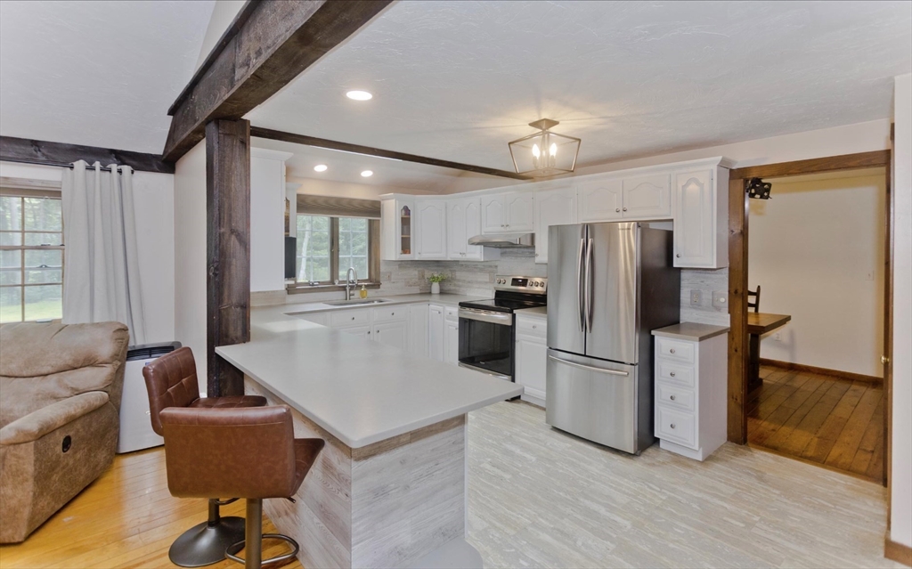 4 Caroline Cir